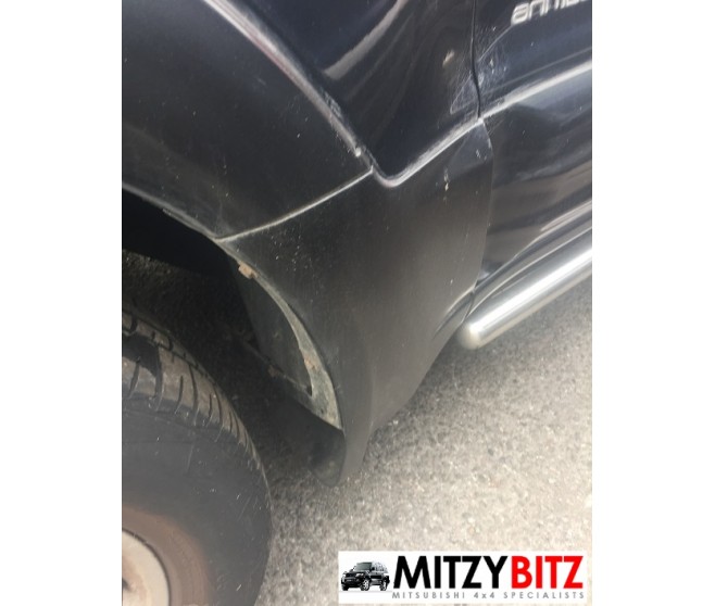 FRONT LEFT BLACK MUD FLAP GUARD FOR A MITSUBISHI V70# - FRONT LEFT BLACK MUD FLAP GUARD