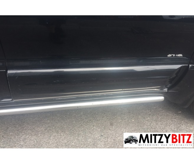 LOWER DOOR TRIM FRONT LEFT  FOR A MITSUBISHI PAJERO - V78W