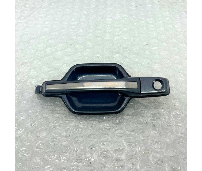 OUTSIDE DOOR HANDLE FRONT LEFT FOR A MITSUBISHI PAJERO/MONTERO - V74W