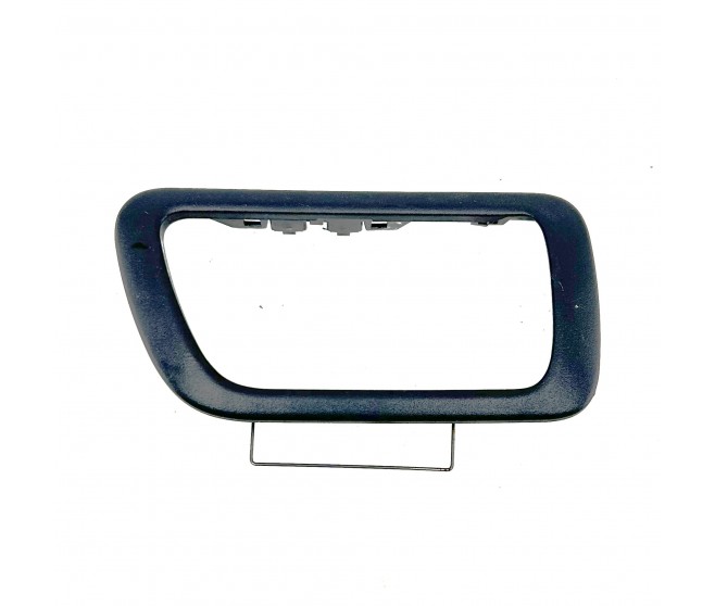 RIGHT INSIDE DOOR HANDLE COVER FOR A MITSUBISHI V90# - FRONT DOOR LOCKING
