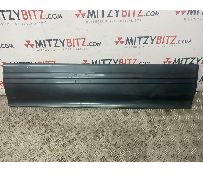 LOWER DOOR TRIM FRONT RIGHT FOR A MITSUBISHI V20,40# - LOWER DOOR TRIM FRONT RIGHT