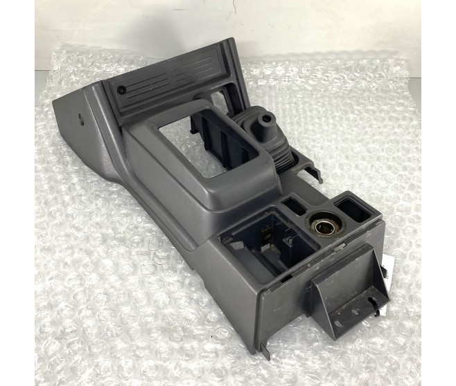 FRONT CENTRE FLOOR CONSOLE FOR A MITSUBISHI V10-40# - FRONT CENTRE FLOOR CONSOLE