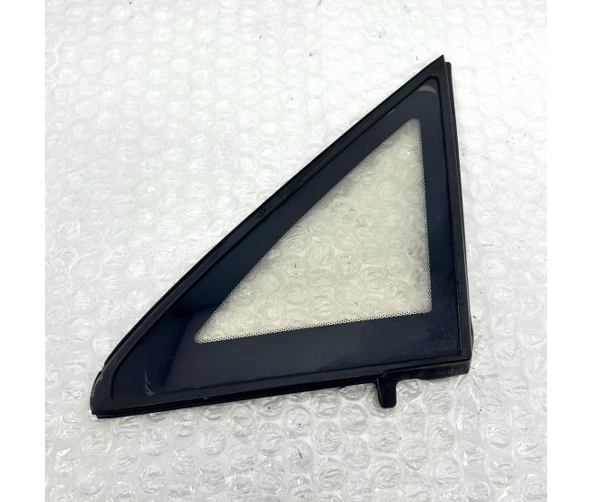 PILLAR WINDOW GLASS FRONT LEFT FOR A MITSUBISHI DELICA SPACE GEAR/CARGO - PD6W
