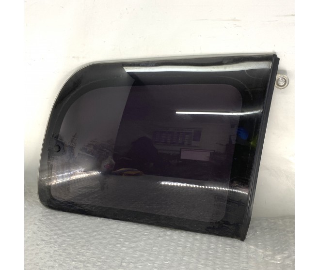 WINDOW QUARTER GLASS REAR RIGHT FOR A MITSUBISHI DELICA SPACE GEAR/CARGO - PD8W