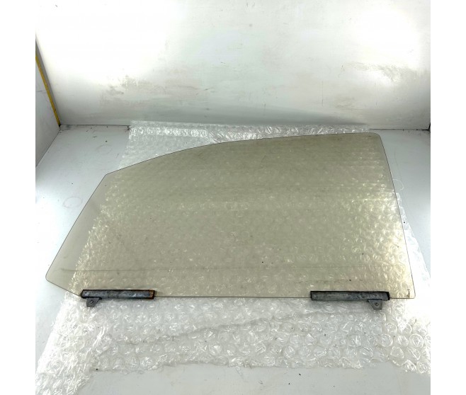 FRONT DOOR WINDOW GLASS LEFT FOR A MITSUBISHI DELICA SPACE GEAR/CARGO - PB6W