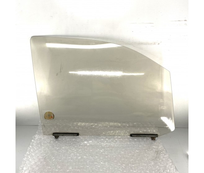 DOOR GLASS FRONT RIGHT FOR A MITSUBISHI PA-PF# - DOOR GLASS FRONT RIGHT