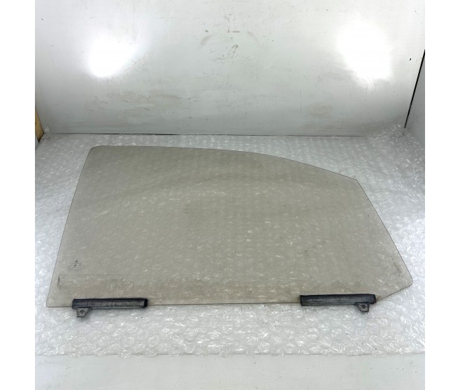 DOOR GLASS FRONT RIGHT FOR A MITSUBISHI PA-PF# - FRONT DOOR PANEL & GLASS