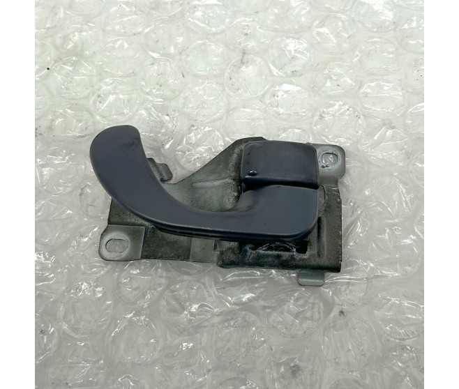 INNER DOOR HANDLE FRONT RIGHT FOR A MITSUBISHI DELICA SPACE GEAR/CARGO - PA5W