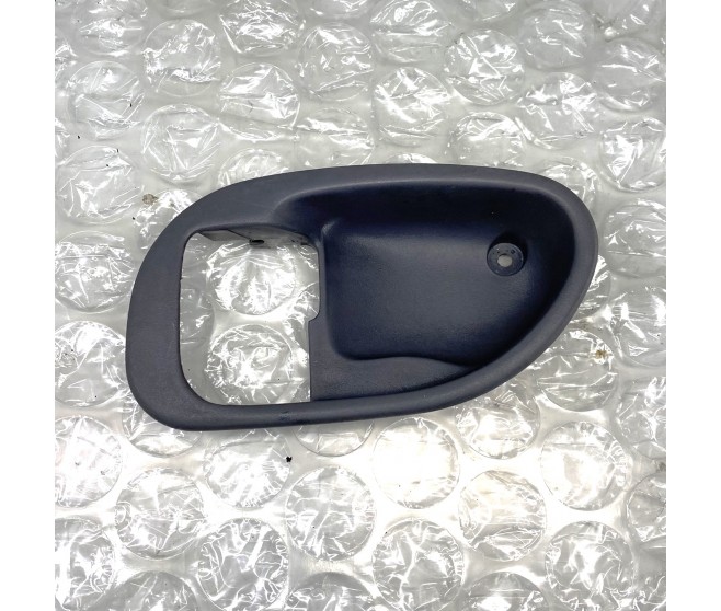 INNER DOOR HANDLE COVER FRONT LEFT FOR A MITSUBISHI DELICA SPACE GEAR/CARGO - PA5W
