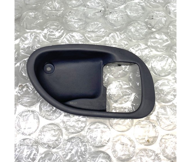 INNER DOOR HANDLE COVER FRONT RIGHT FOR A MITSUBISHI DELICA SPACE GEAR/CARGO - PD6W