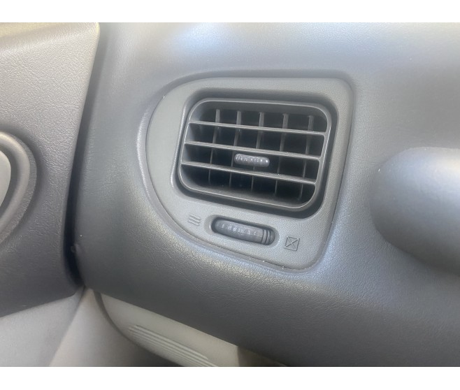 LEFT SIDE DASH AIR OUTLET VENT  FOR A MITSUBISHI SPACE GEAR/L400 VAN - PB5V