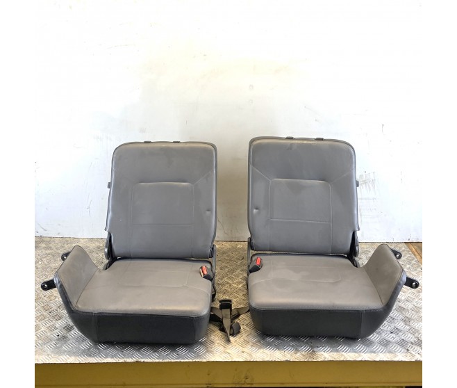 THIRD ROW SEAT SET FOR A MITSUBISHI PAJERO - V45W