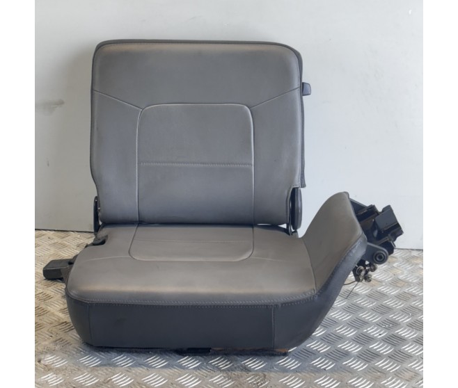 THIRD ROW SEAT LEFT FOR A MITSUBISHI PAJERO/MONTERO - V45W