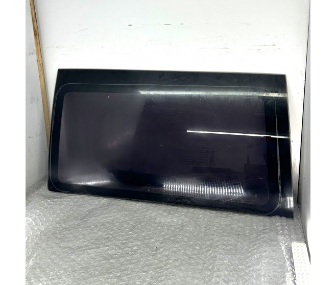 WINDOW GLASS REAR LEFT FOR A MITSUBISHI DELICA SPACE GEAR/CARGO - PD6W
