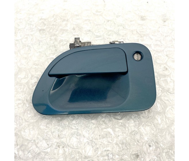 LEFT FRONT DOOR HANDLE FOR A MITSUBISHI DELICA SPACE GEAR/CARGO - PA5W