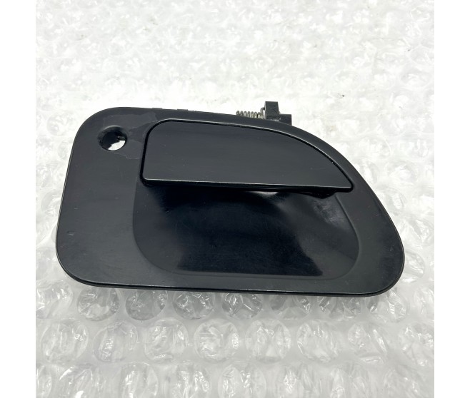 DOOR HANDLE FRONT RIGHT FOR A MITSUBISHI DELICA SPACE GEAR/CARGO - PD8W