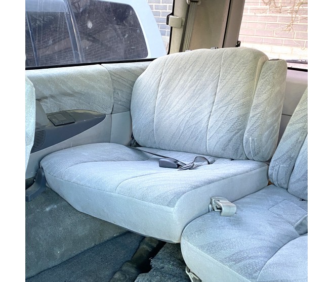 THIRD ROW SEAT RIGHT FOR A MITSUBISHI DELICA SPACE GEAR/CARGO - PD4W