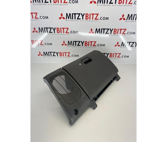 GLOVEBOX AND HOUSING FOR A MITSUBISHI L200 - K75T