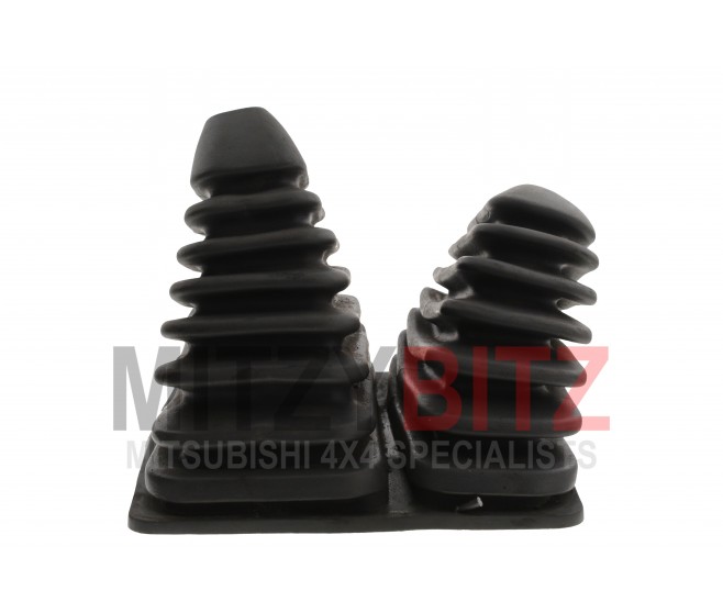 GEARSHIFT LEVER COVER FOR A MITSUBISHI L200 - K74T
