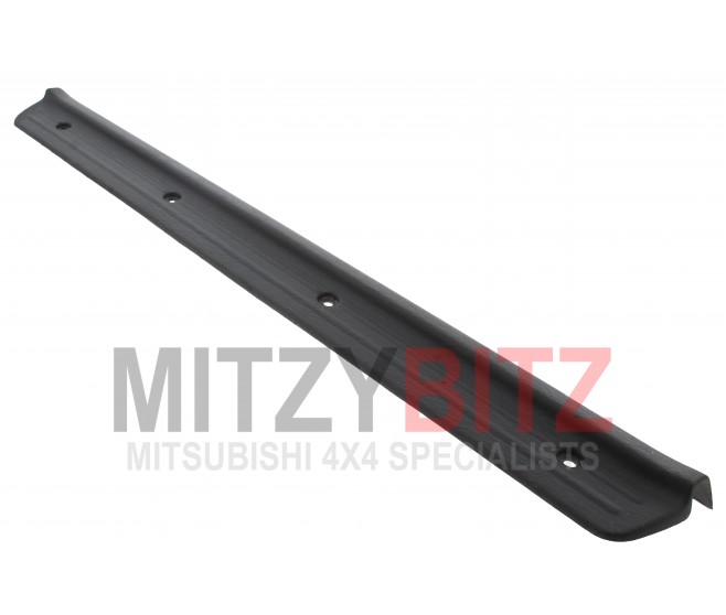 FRONT RIGHT SCUFF PLATE FOR A MITSUBISHI L200 - K64T