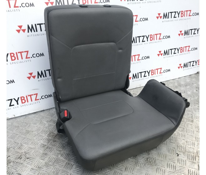 REAR LEFT 3RD ROW  GREY LEATHER BOOT SEAT FOR A MITSUBISHI PAJERO - V46WG