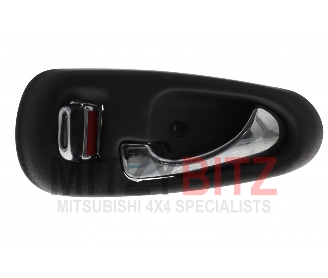 INSIDE DOOR HANDLE AND COVER LEFT FOR A MITSUBISHI L200 - K62T