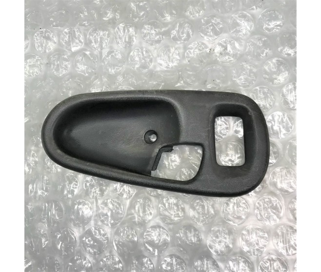 INSIDE DOOR HANDLE COVER RIGHT FOR A MITSUBISHI NATIVA - K94W