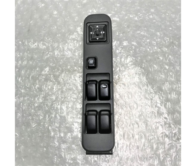 FRONT RIGHT WINDOW AND WING MIRROR SWITCHES FOR A MITSUBISHI PAJERO/MONTERO SPORT - K94W