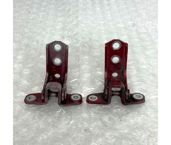 FRONT DOOR HINGES LEFT OR RIGHT FOR A MITSUBISHI PAJERO/MONTERO - V96W