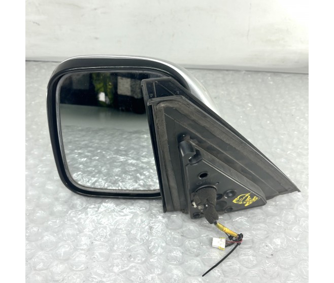 SPARES AND REPAIRS SILVER FRONT LEFT DOOR WING MIRROR FOR A MITSUBISHI PAJERO/MONTERO - V68W