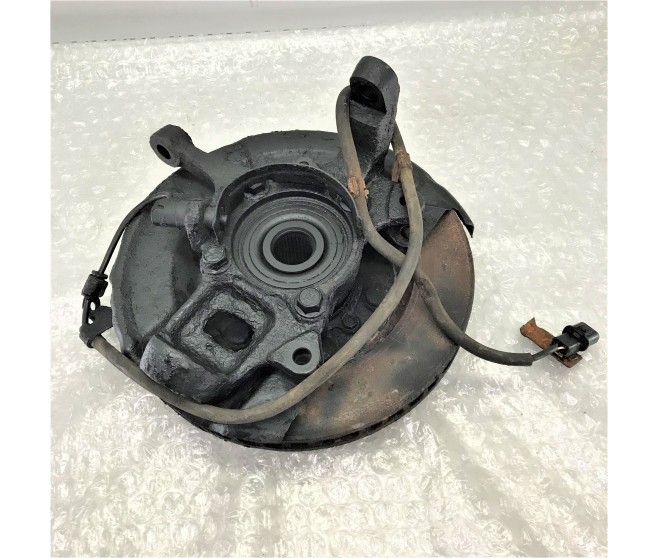 FRONT RIGHT HUB KNUCKLE AND BEARING FOR A MITSUBISHI KJ-L# - FRONT AXLE HUB & DRUM