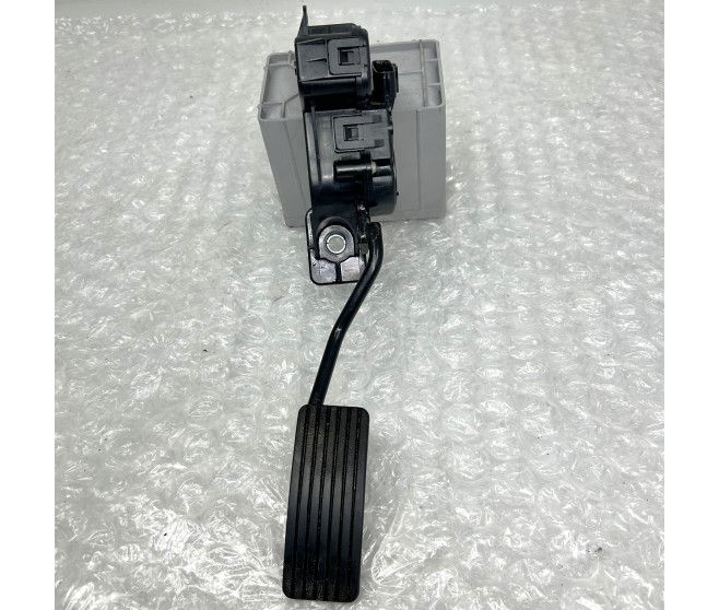 ACCELERATOR THROTTLE PEDAL FOR A MITSUBISHI FUEL - 