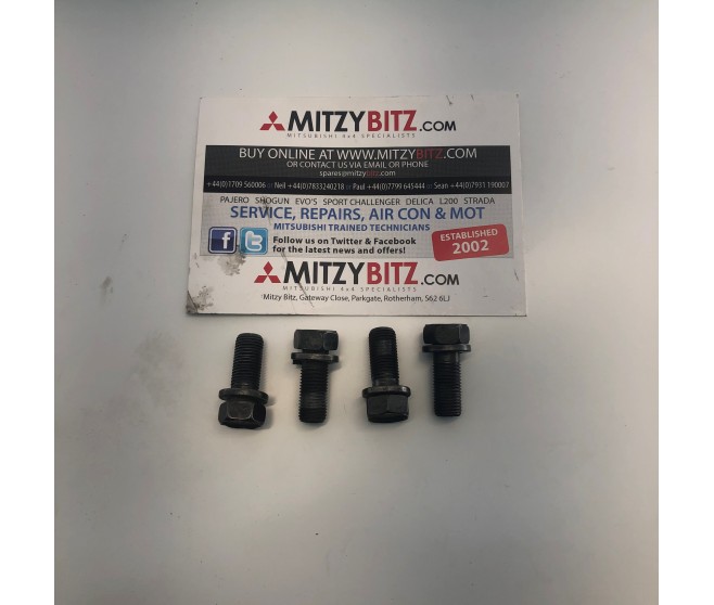 X4 REAR TRACTION HOOK BOLTS FOR A MITSUBISHI PAJERO - V45W