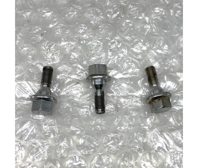 SPARE TIRE CARRIER BOLTS (3) FOR A MITSUBISHI PAJERO - V78W