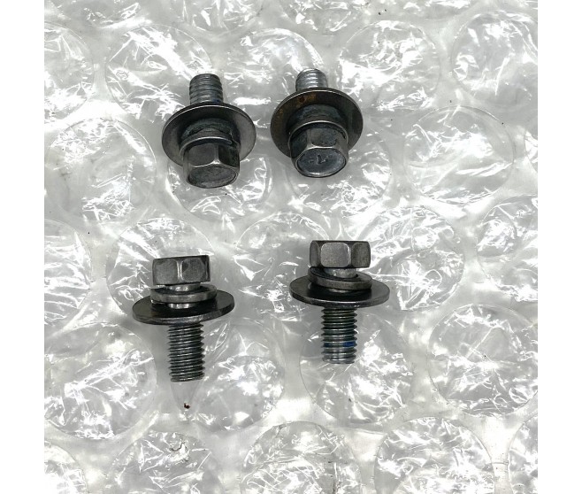 SPARE WHEEL CARRIER BOLTS (3) FOR A MITSUBISHI V90# - SPARE WHEEL CARRIER BOLTS (3)