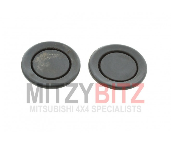 2 X RUBBER BODY / FLOOR PLUGS FOR A MITSUBISHI L200 - KB4T