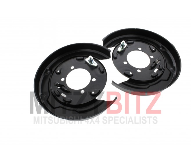  PAIR OF REAR BRAKE DISC DUST COVER BACKING PLATES FOR A MITSUBISHI PAJERO/MONTERO - V93W