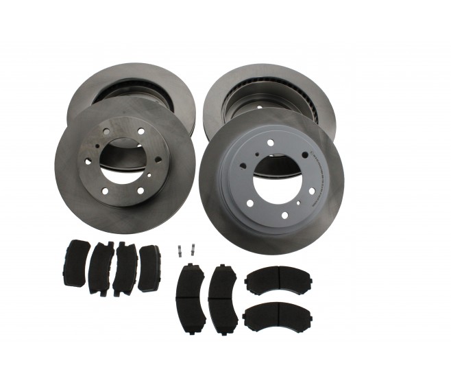 FRONT AND REAR BRAKE DISCS AND PADS KIT FOR A MITSUBISHI PAJERO/MONTERO - V78W
