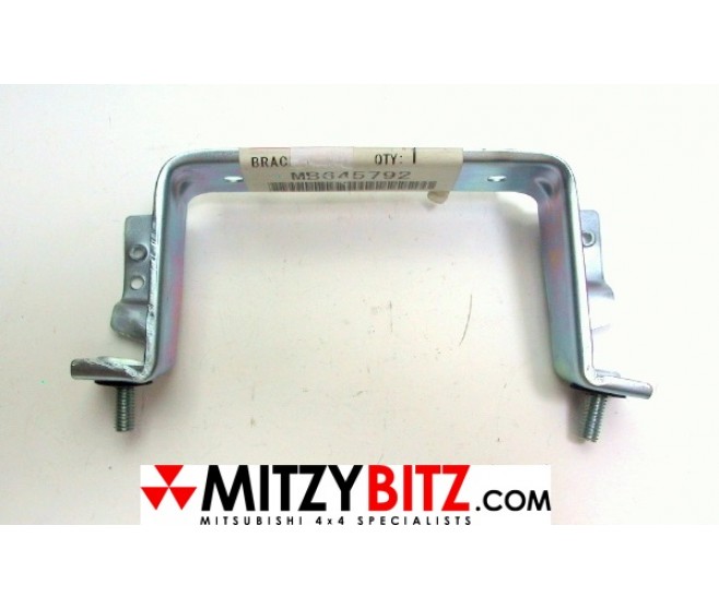 REAR NUMBER PLATE LAMPS HOLDING BRACKET FOR A MITSUBISHI PAJERO/MONTERO - V25W