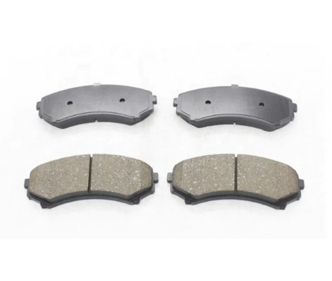 FRONT BRAKE PADS FOR A MITSUBISHI OUTLANDER - CU5W