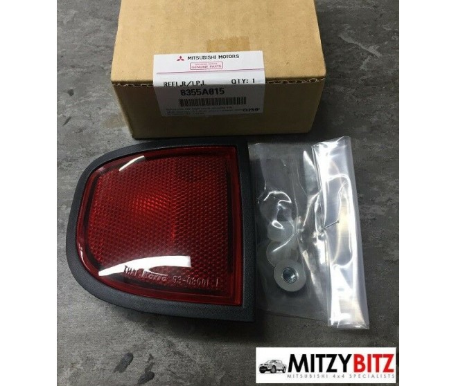 REAR LEFT REFLECTOR KIT FOR A MITSUBISHI CHASSIS ELECTRICAL - 
