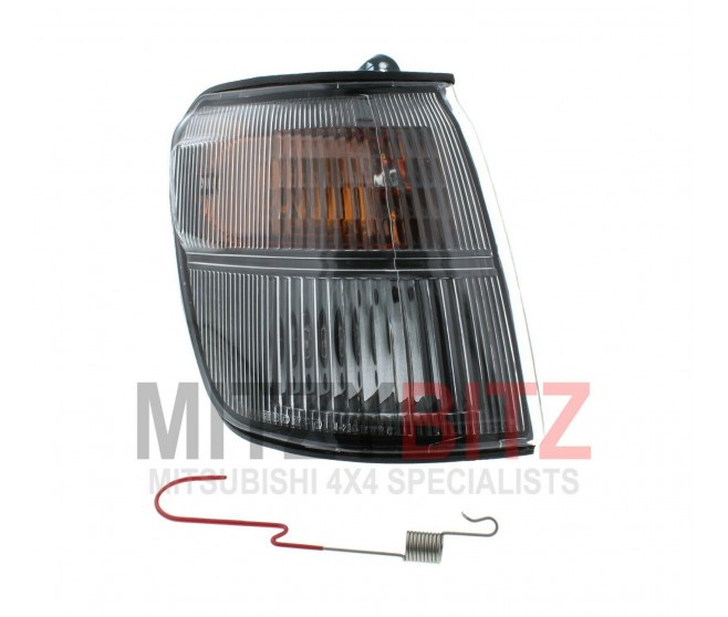FRONT RIGHT INDICATOR COMBINATION LAMP FOR A MITSUBISHI PAJERO - V45W