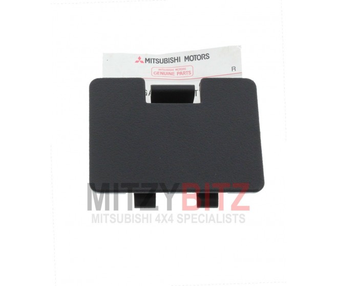 TAILGATE DOOR CARD CAP PLUG LID FOR A MITSUBISHI PAJERO/MONTERO - V88W
